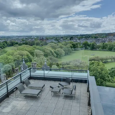 Stunning Quartermile Penthouse Apartment Edinburgh