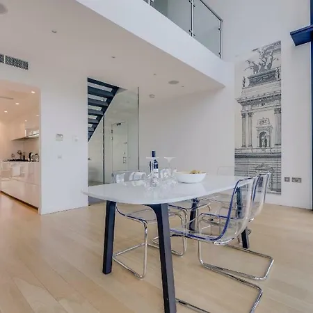 Stunning Quartermile Penthouse Apartment Edinburgh