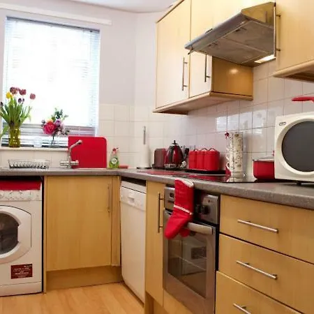 Modern 2 Bedroom *