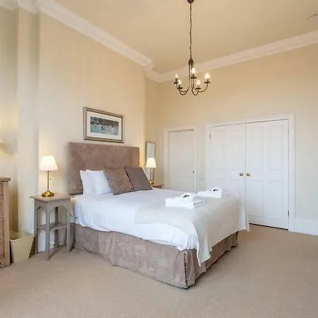 Stunning Heriot Row Apt شقة