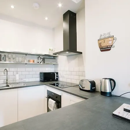Beautiful Centre - Holyrood Park Apartament