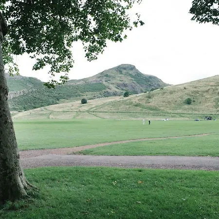 Beautiful Centre - Holyrood Park