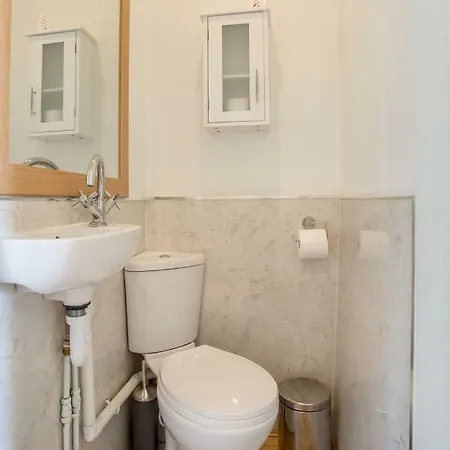 شقة Central Close To Grassmarket, Haymarket And Princes Street *