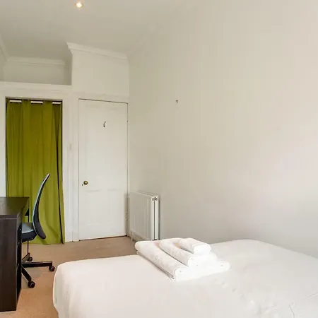 Central Close To Grassmarket, Haymarket And Princes Street *