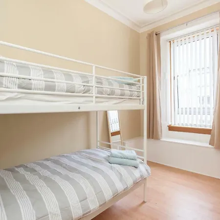 Sunny Flat On Easter Road * Edinburgh
