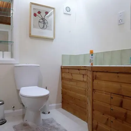 Sunny 3 Bed In Central With Free Parking شقة *