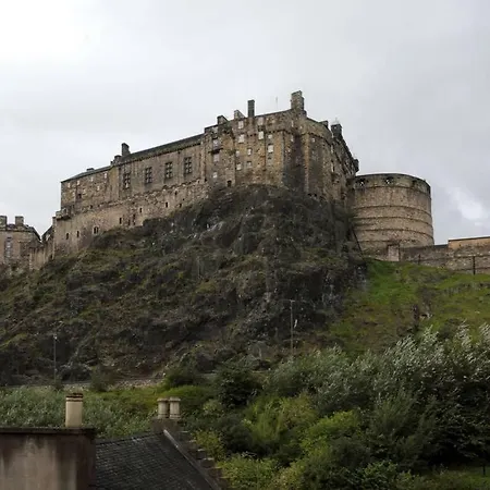 We Love Stunning Castle Views In Luxury! * Edinburgh