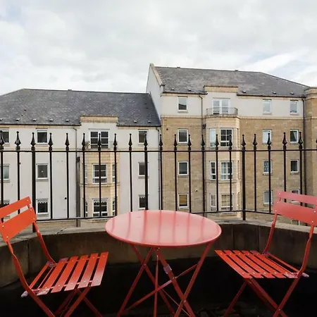 Modern 2 Bed 15 Minute Walk To Princes St * Edinburgh