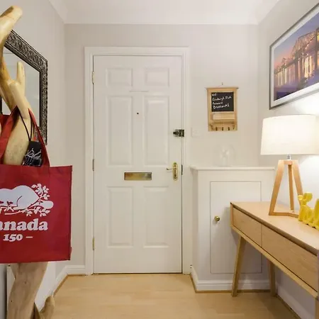Modern 2 Bed 15 Minute Walk To Princes St Daire