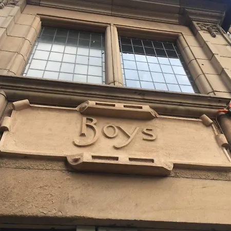 Drummond Apartment *