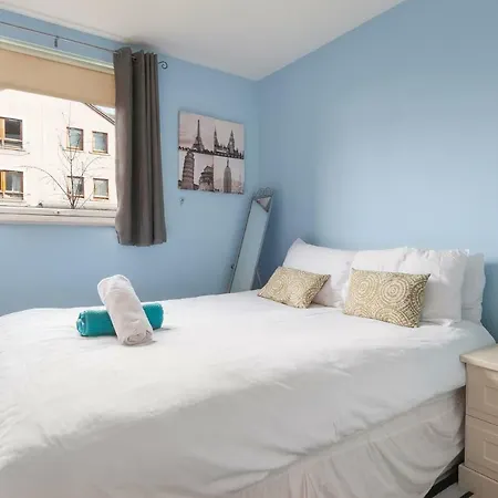 Cosy Sleeps 4, Free Parking Apartamento *