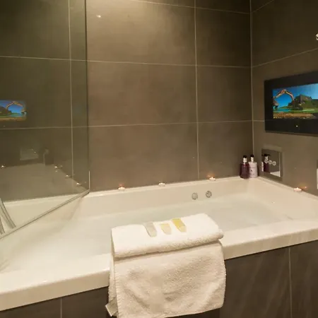 The Bonnie Bide Awa' アパート