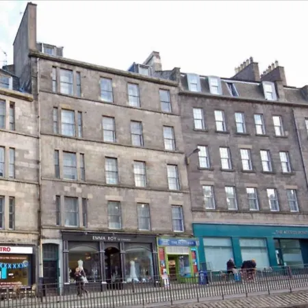 The Bonnie Bide Awa' アパート