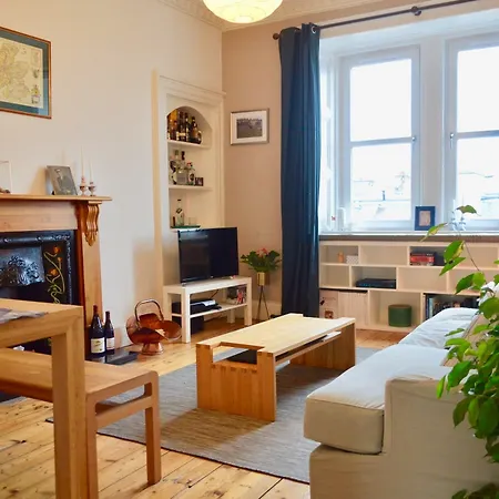 Apartment 2 Bedroom Flat With Castle View Edinburgh