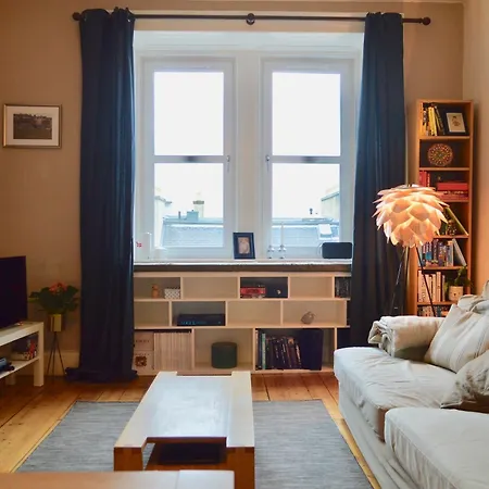 2 Bedroom Flat With Castle View
