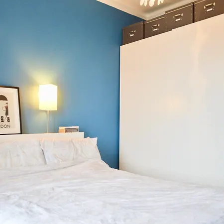 2 Bedroom Flat With Castle View *