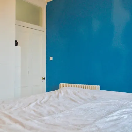 Apartment 2 Bedroom Flat With Castle View *