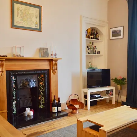 Apartment 2 Bedroom Flat With Castle View *