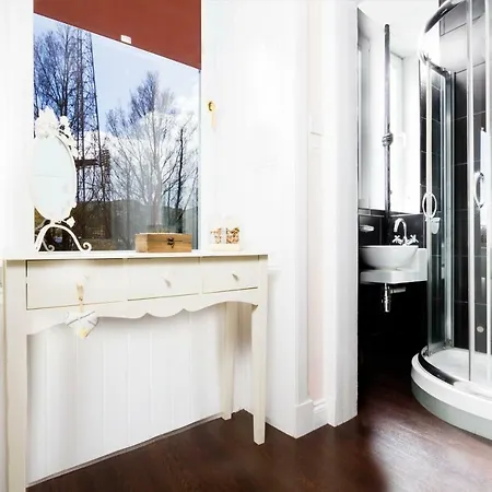 Near Centre Luxury *