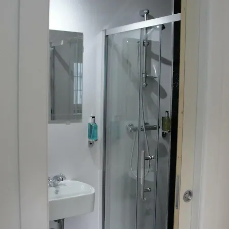 15 Braehead Avenue, Flat 2 Homestay *
