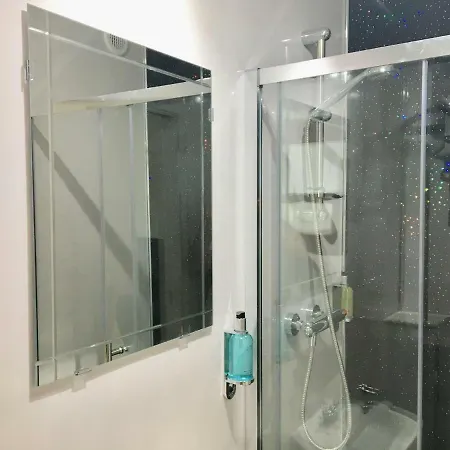15 Braehead Avenue, Flat 2 *