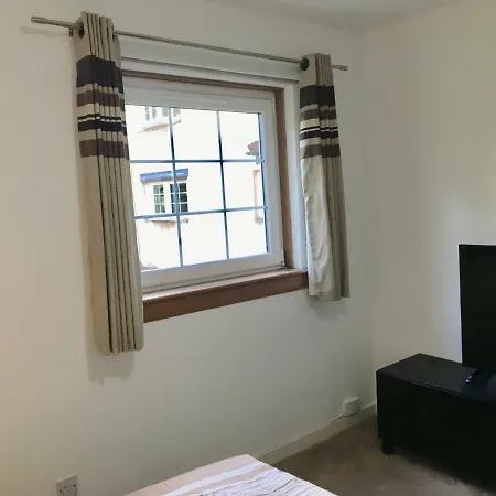 15 Braehead Avenue, Flat 2 Homestay