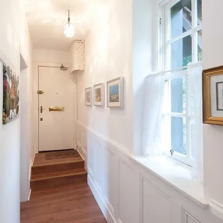 Dean Village Apartment
