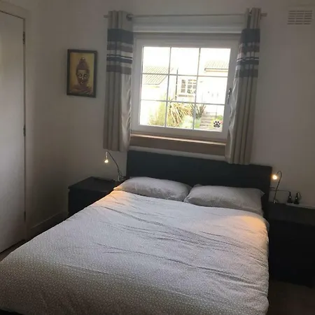 15 Braehead Avenue, Flat 2 * Edinburgh