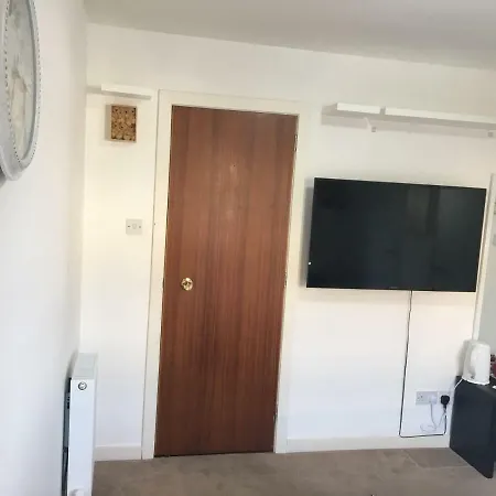 15 Braehead Avenue, Flat 2 Homestay