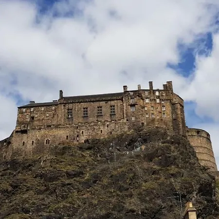 Apartment Central Studio Flat With View To The Castle Edinburgh