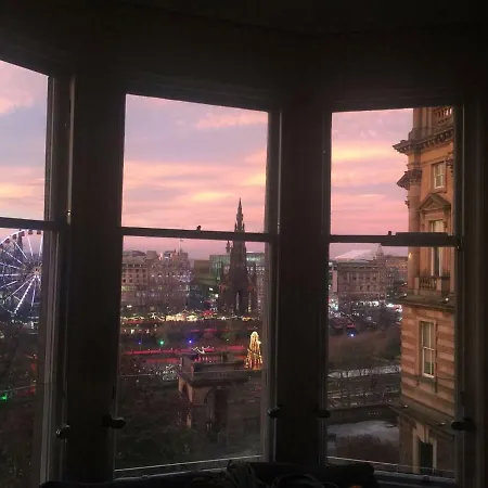 Modern Flat With Fantastic Views By The Royal Mile * אדינבורו