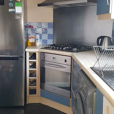 A Double Room In Vibrant Leith- Female Guest Only * Edynburg