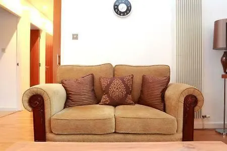 Holyrood With Parking & Lift Access Apartament