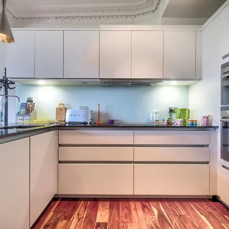 Modern Flat With Fantastic Views By The Royal Mile דירה