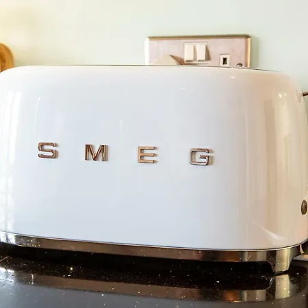 Apartment Modern Flat With Fantastic Views By The Royal Mile