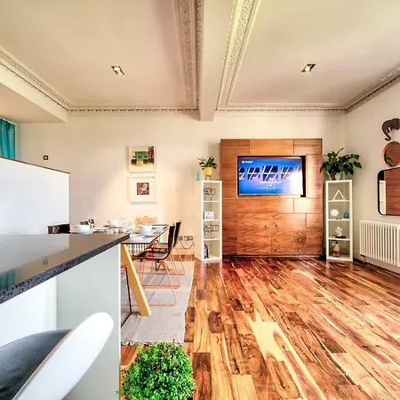 דירה Modern Flat With Fantastic Views By The Royal Mile אדינבורו