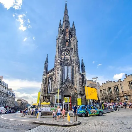 Modern Flat With Fantastic Views By The Royal Mile דירה אדינבורו