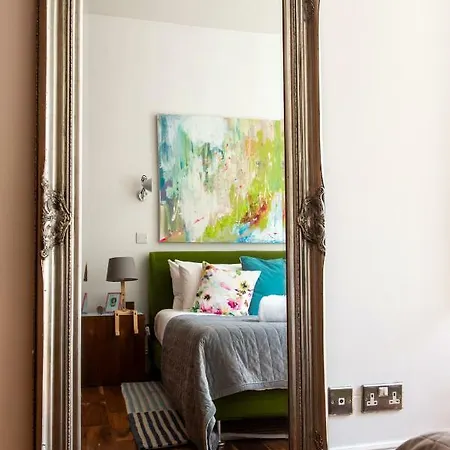דירה Modern Flat With Fantastic Views By The Royal Mile אדינבורו