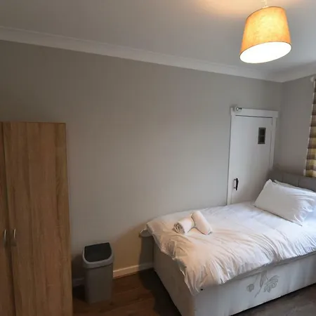 Villa Sighthill 3 Bedrooms With Private Garden *