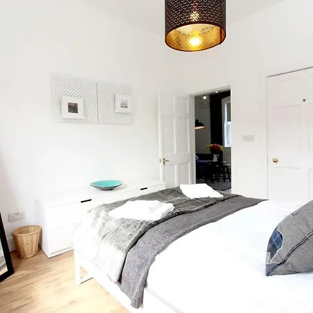 Stylish Flat In 1860's Listed Building Apartment