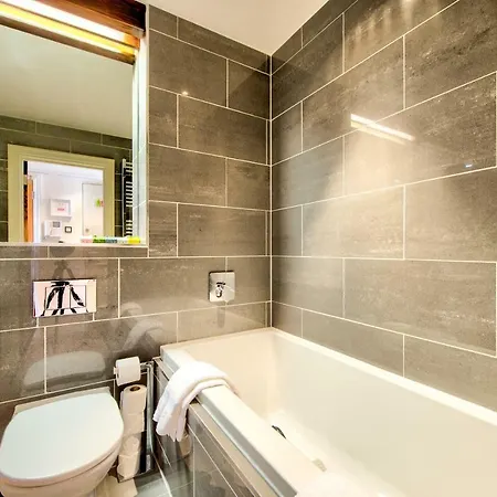דירה Modern Flat With Fantastic Views By The Royal Mile אדינבורו