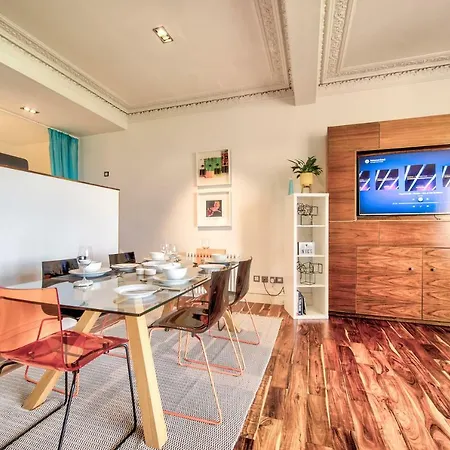 Modern Flat With Fantastic Views By The Royal Mile Апартаменты *