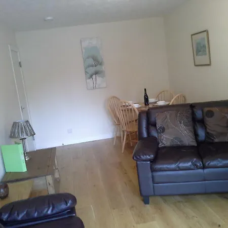 Spacious Leith Apartment *