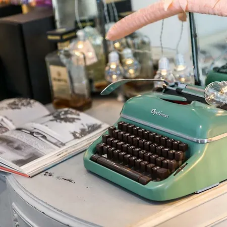 Vintage Apt, Pvt Garden, Wifi, New Town