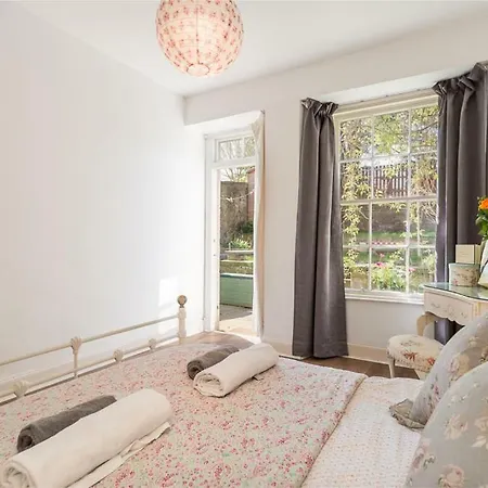 Apartamento Vintage Apt, Pvt Garden, Wifi, New Town *