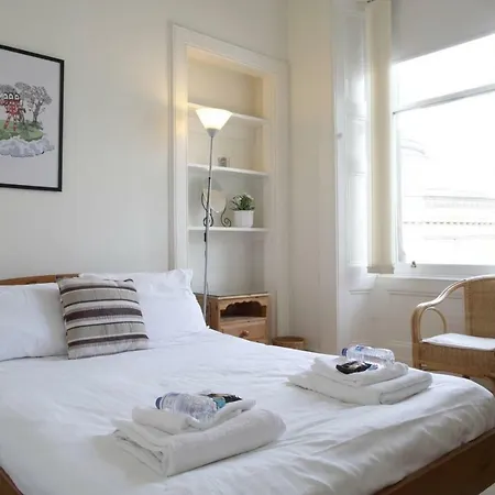 Grindlay Street Residence, 2 Bedroom, 2 Bathroom Close To Castle Edinburgh