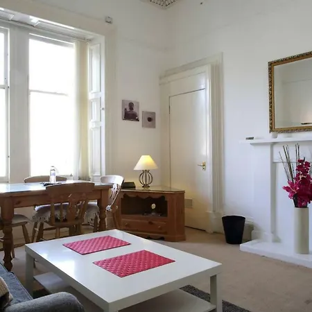 Grindlay Street Residence, 2 Bedroom, 2 Bathroom Close To Castle * Edinburgh