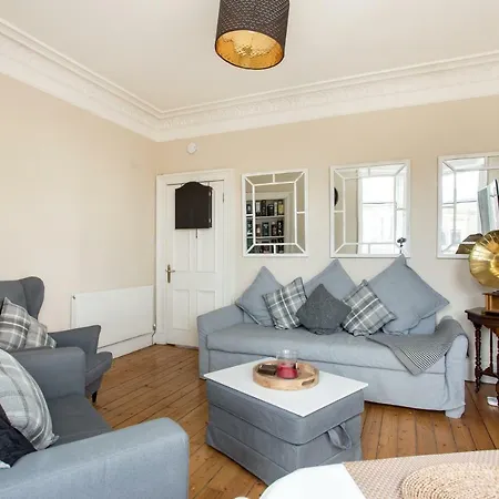 Apartment Spacious And Bright Central