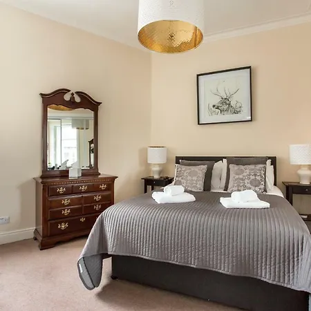 Spacious And Bright Central *