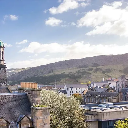 Spacious 2 Bed Next To Royal Mile & Waverley Apartment *